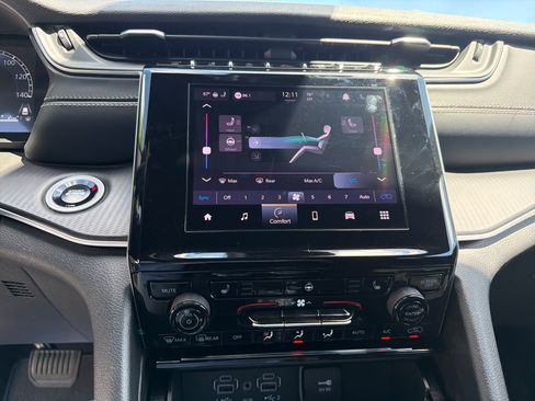 Certified 2025 Jeep Grand Cherokee Laredo X w/ Luxury Tech Group I AWD/4WD image 24