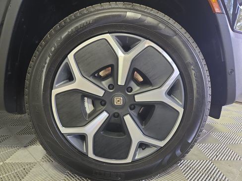 Used 2024 Rivian R1S Adventure AWD/4WD image 11
