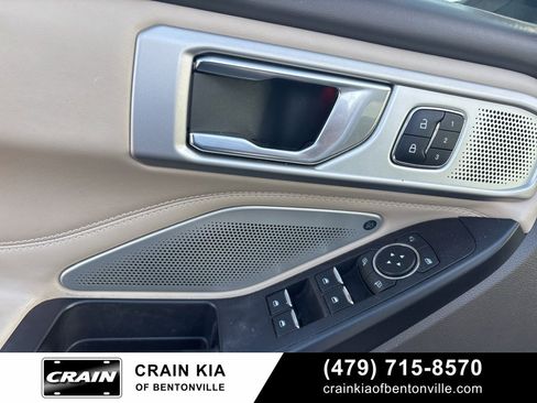 Used 2020 Ford Explorer Platinum w/ Premium Technology Package image 12