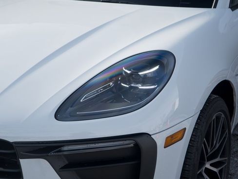 Certified 2023 Porsche Macan Turbo image 11