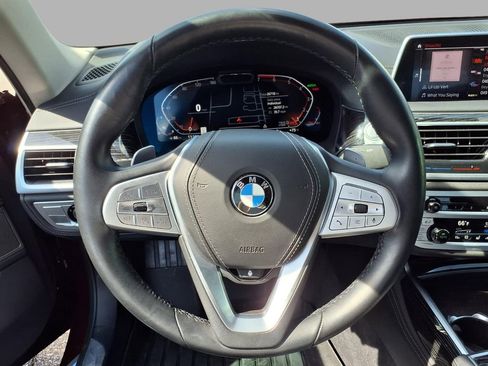 Used 2022 BMW 750i xDrive w/ Executive Package image 9