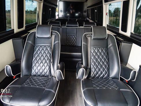 Used 2017 Mercedes-Benz Sprinter 2500 image 4