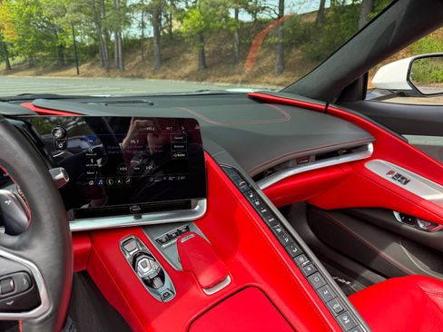 Used 2021 Chevrolet Corvette Stingray Premium Conv w/ Z51 Performance Package RWD image 43