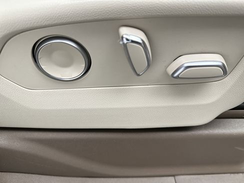 Used 2021 GMC Yukon XL Denali w/ Denali Premium Package image 29