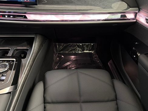 Used 2023 BMW 740i w/ Parking Assistance Package RWD image 33