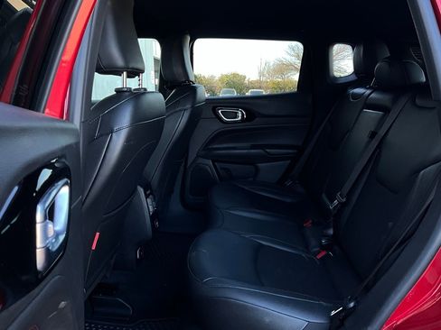 Used 2025 Jeep Compass Trailhawk image 11