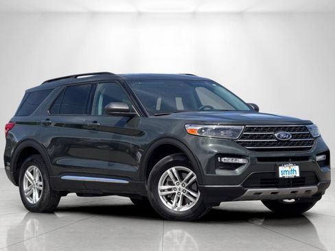 Used 2024 Ford Explorer XLT w/ Equipment Group 202A AWD/4WD image 2