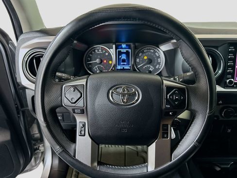 Used 2022 Toyota Tacoma SR5 AWD/4WD image 9