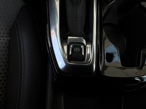 Used 2025 Chevrolet Trax LT w/ LT Convenience Package FWD image 21