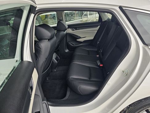 Used 2018 Honda Accord LX image 17