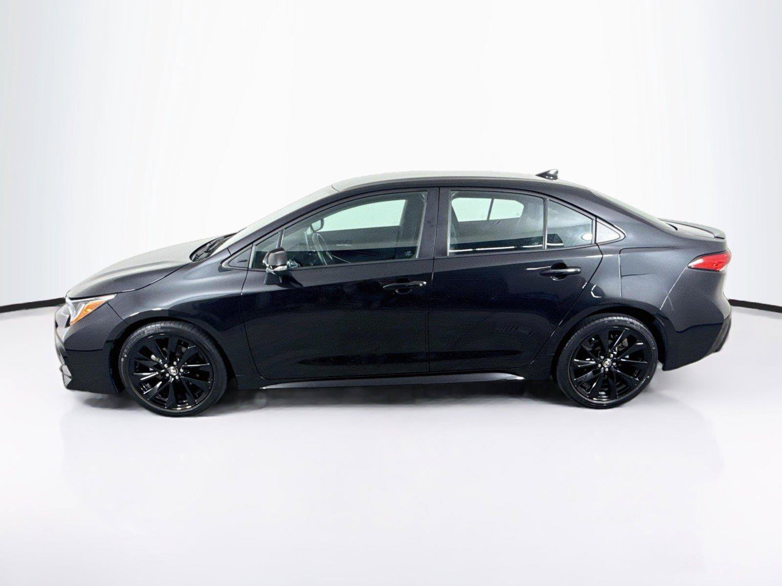 Used 2021 Toyota Corolla SE FWD image 2