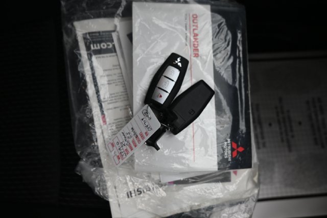 Used 2024 Mitsubishi Outlander ES AWD/4WD image 13