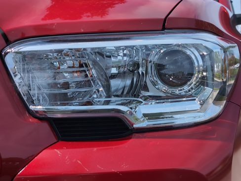 Certified 2023 Toyota Tacoma SR5 AWD/4WD image 6