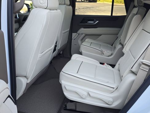 New 2026 GMC Yukon Denali w/ Sun & Power Step Package image 5