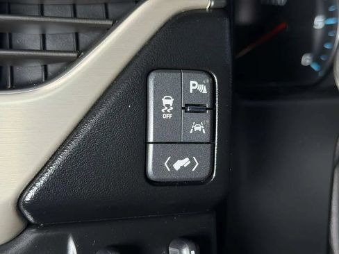 Used 2018 GMC Yukon Denali RWD image 33