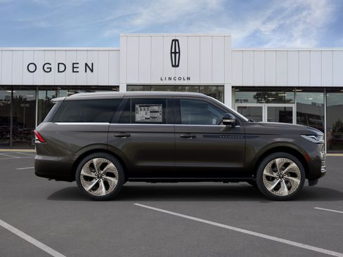 New 2027 Lincoln Navigator Black Label AWD/4WD image 5