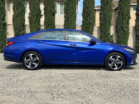 Used 2023 Hyundai Elantra Limited FWD image 3