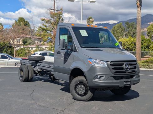 Used 2023 Mercedes-Benz Sprinter 3500 image 15