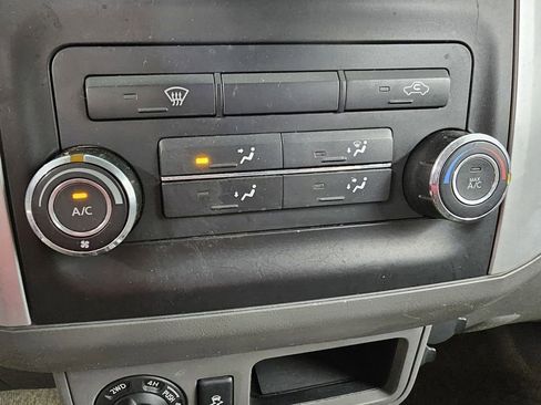 Used 2015 Nissan Frontier SV image 17