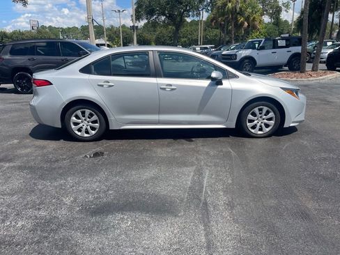 Used 2025 Toyota Corolla LE FWD image 6