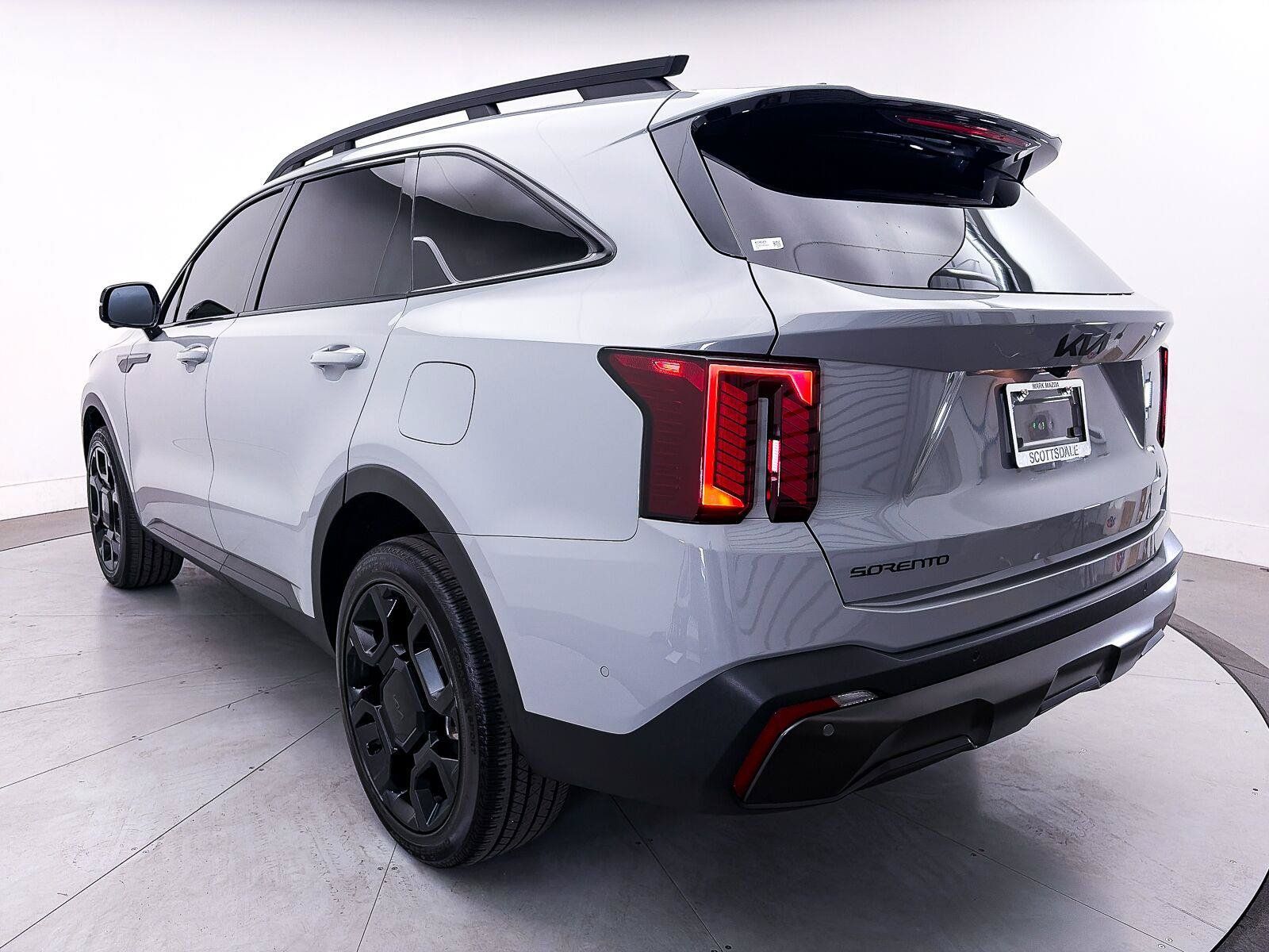 Used 2025 Kia Sorento SX AWD/4WD image 14