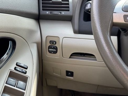 Used 2010 Toyota Camry LE FWD image 30