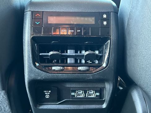 Used 2022 Jeep Grand Cherokee L Laredo w/ Luxury Tech Group I image 21