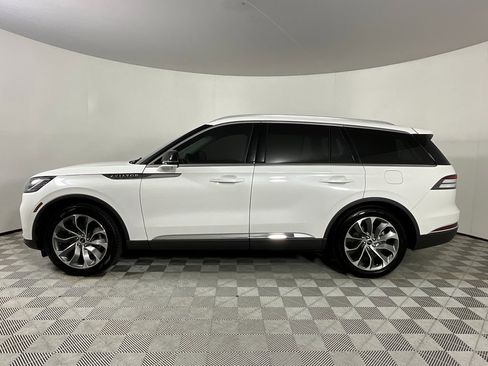 Used 2025 Lincoln Aviator Premiere image 2
