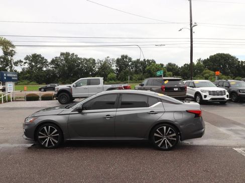 Used 2020 Nissan Altima 2.5 SR w/ Premium Package FWD image 5