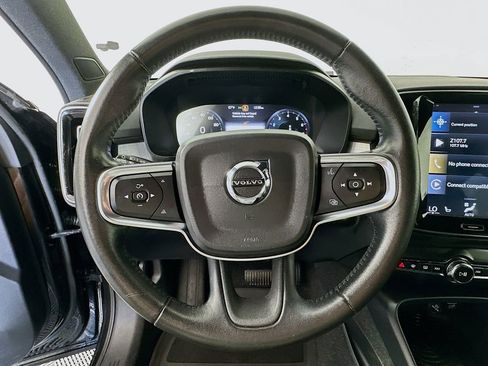 Used 2019 Volvo XC40 T5 Momentum image 11