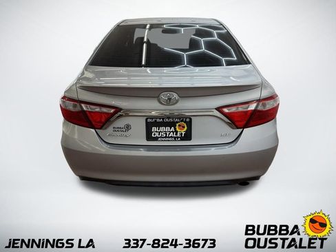 Used 2017 Toyota Camry SE FWD image 4