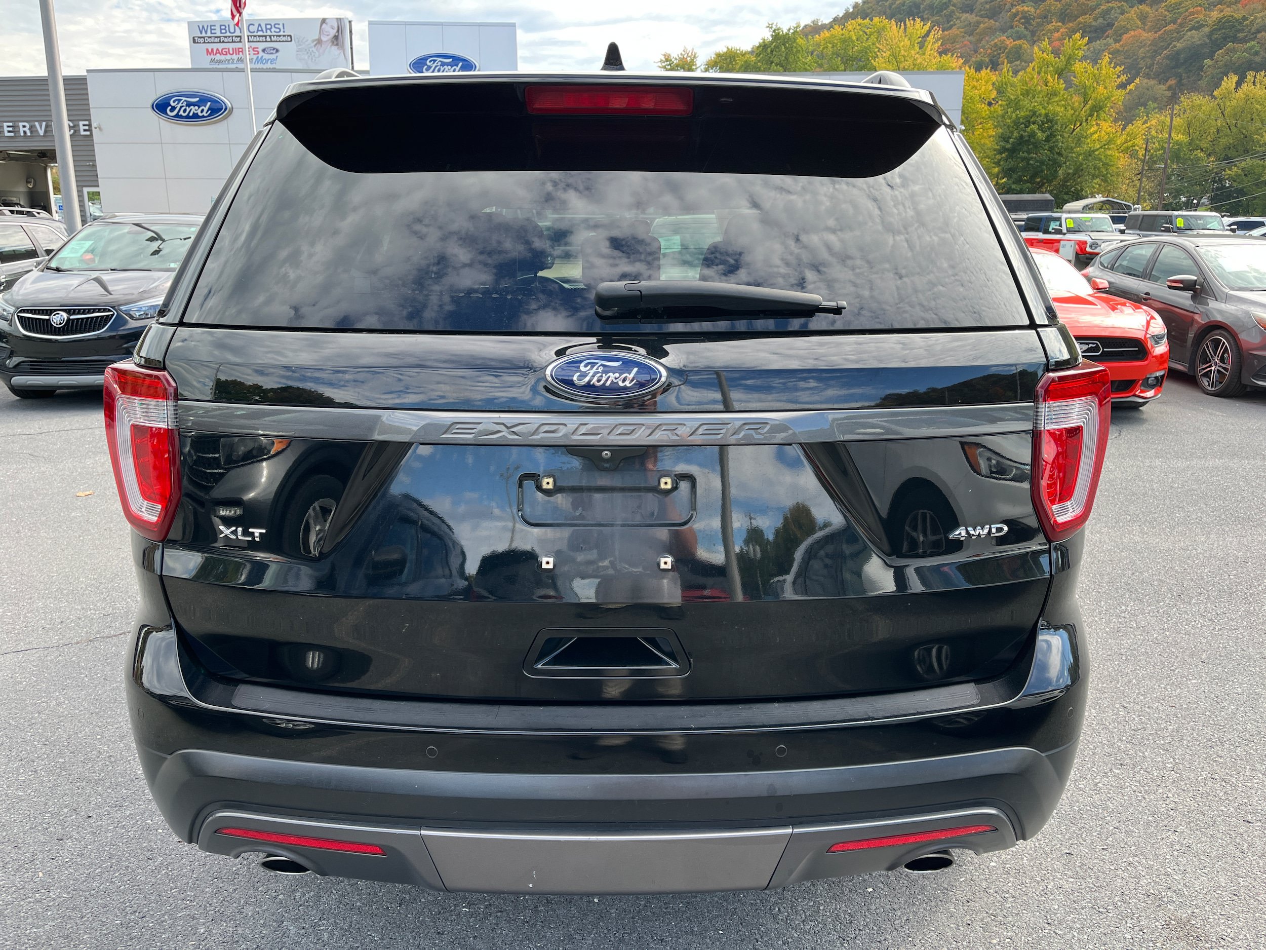 Certified 2017 Ford Explorer XLT w/ XLT Technology Feature Bundle AWD/4WD image 10