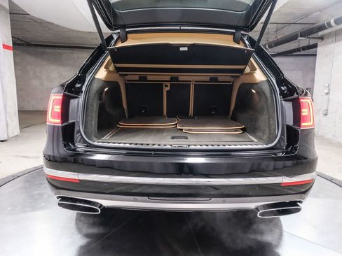 Used 2018 Bentley Bentayga AWD/4WD image 31