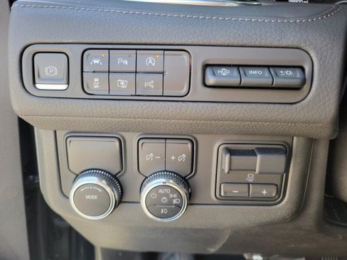 Used 2023 GMC Yukon Denali w/ Advanced Technology Package RWD image 19