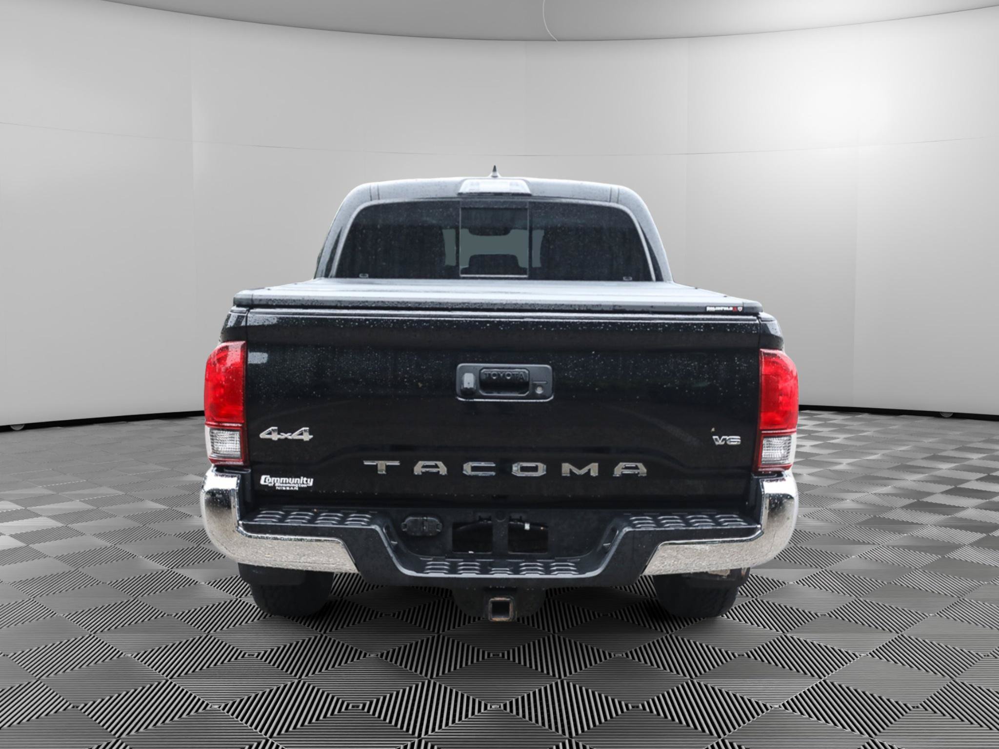 Used 2019 Toyota Tacoma SR5 AWD/4WD image 6