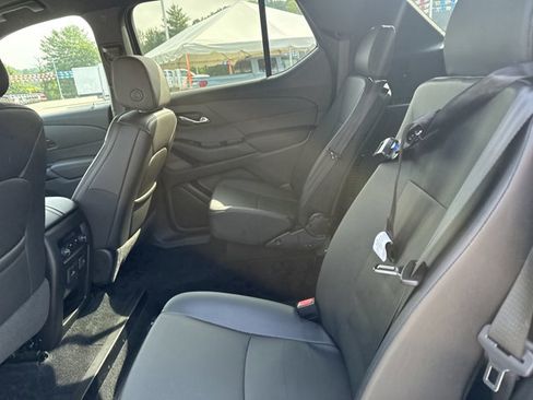 Used 2023 Chevrolet Traverse RS image 13