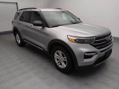 Used 2020 Ford Explorer XLT w/ Equipment Group 202A AWD/4WD image 13