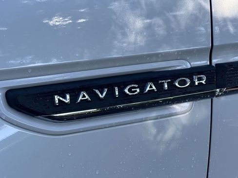 Used 2024 Lincoln Navigator Reserve AWD/4WD image 11