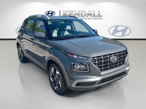 Used 2024 Hyundai Venue SEL FWD image 1