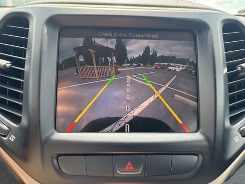 Used 2014 Jeep Cherokee Latitude FWD image 18