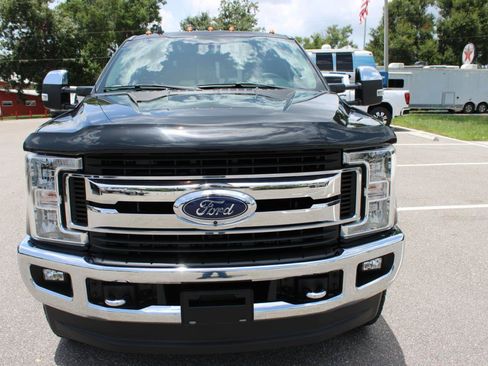 Used 2019 Ford F250 XLT w/ XLT Premium Package AWD/4WD image 2