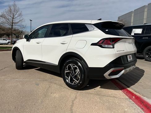 Used 2025 Kia Sportage LX image 8