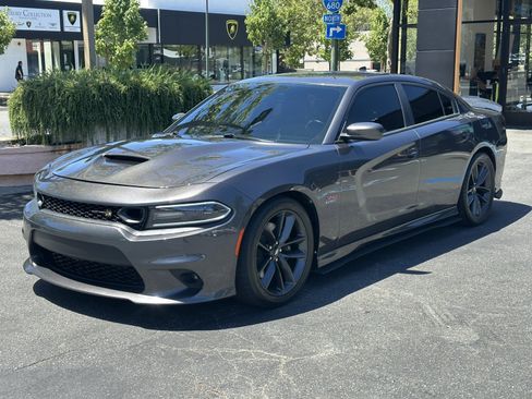Used 2019 Dodge Charger Scat Pack w/ Plus Group RWD image 3