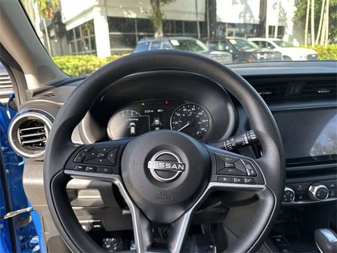 Used 2024 Nissan Kicks SV image 11