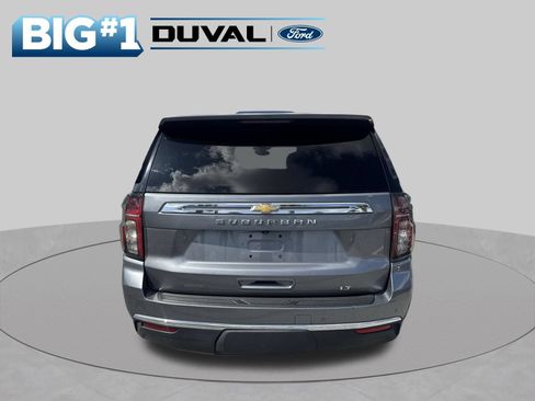 Used 2022 Chevrolet Suburban LT RWD image 7