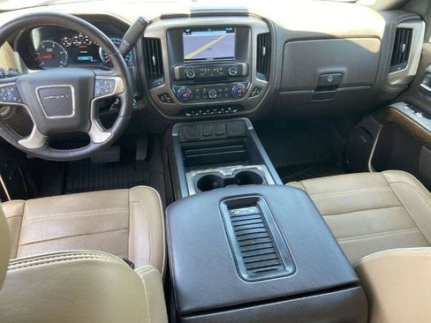 Used 2019 GMC Sierra 2500 Denali w/ Duramax Plus Package AWD/4WD image 16