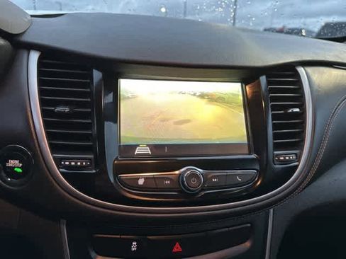 Used 2018 Chevrolet Trax LT w/ Sun & Sound Package image 11