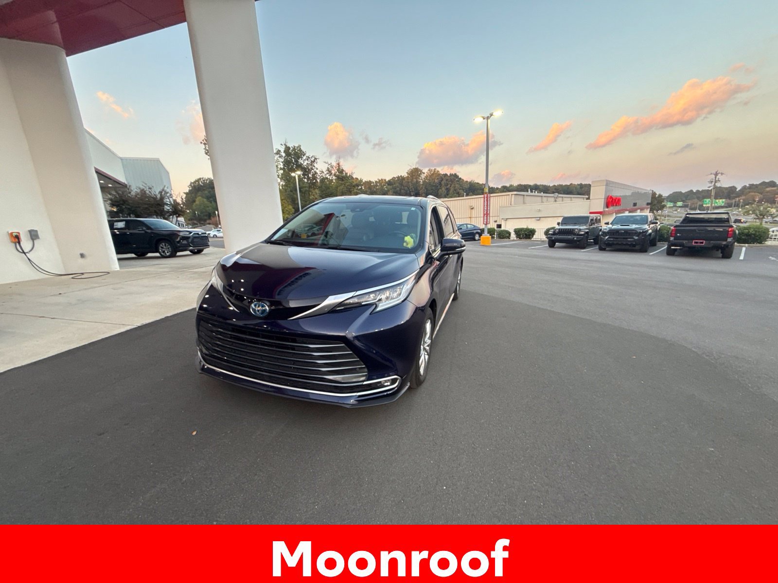 Used 2024 Toyota Sienna Limited FWD image 14