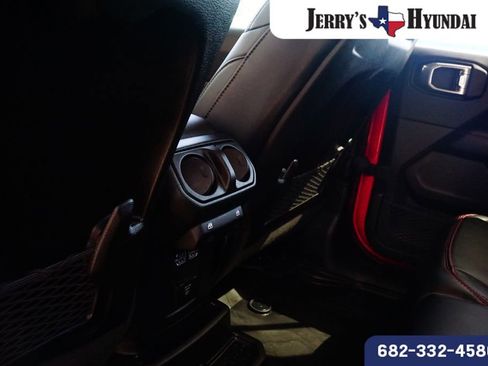 Used 2025 Jeep Wrangler Unlimited Rubicon AWD/4WD image 21