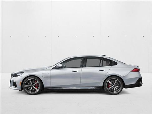 New 2027 BMW 550e xDrive w/ Executive Package AWD/4WD image 3